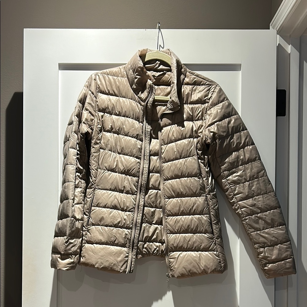 Champagne puffy down jacket in XS